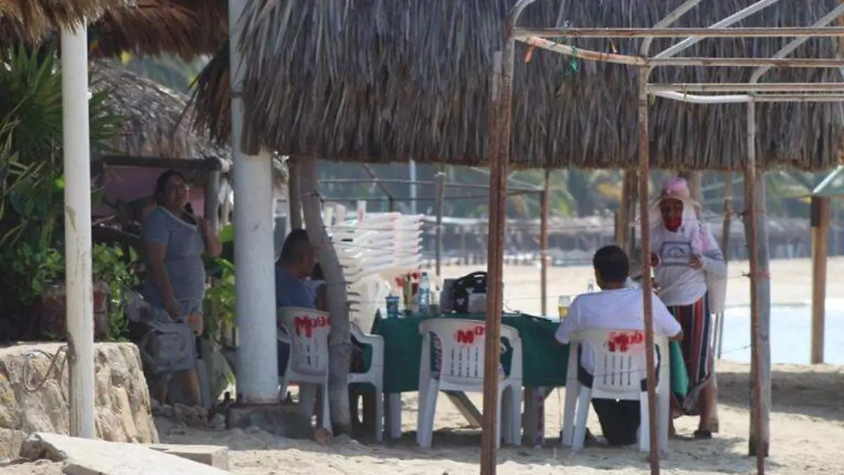 Acapulco familias en la playa